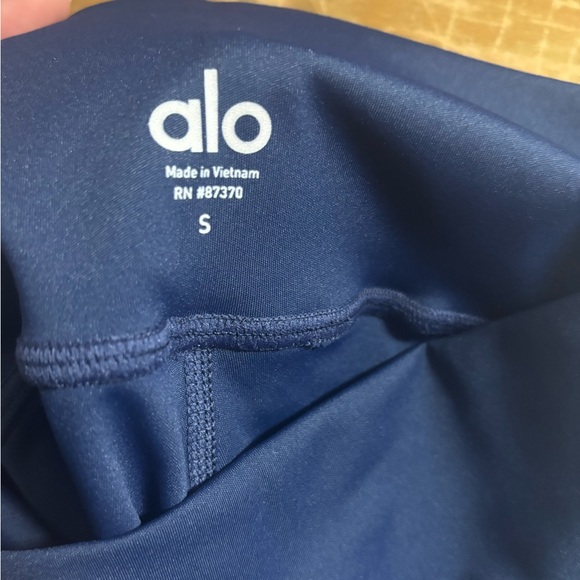 Alo yoga navy 7/8 High-Waist Airlift Legging size small NWOT - Picture 5 of 5